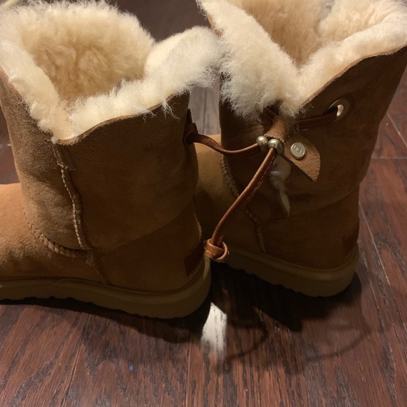 UGG Boots - Picture 6 of 8